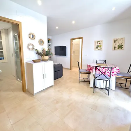 Charming In The Heart Of Old Town Apartment